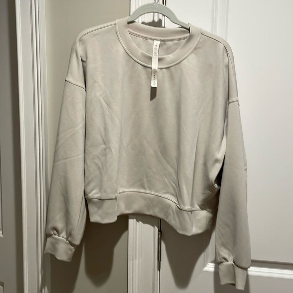 Lululemon women’s cropped sweatshirt
